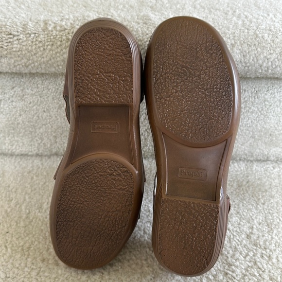 Propet Heather Fisherman Sandals - Picture 17 of 17